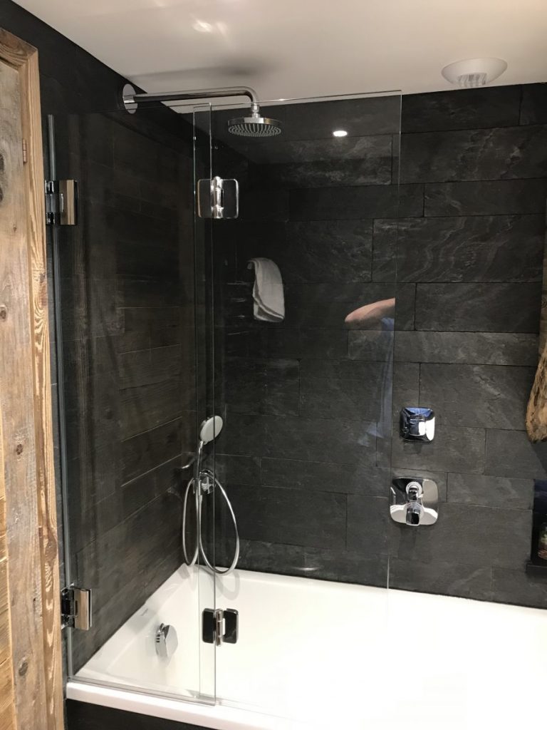 Bifolding bath screen custom made